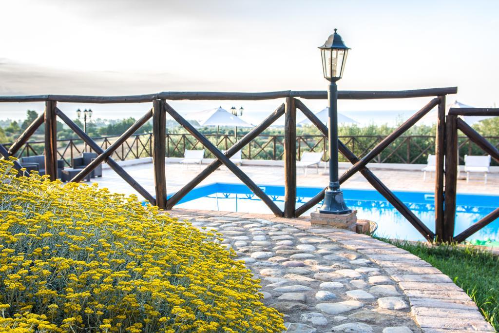 Maison d'hôtes Le Colline Del Gelso-Masseria Mazzei à Rossano Extérieur photo